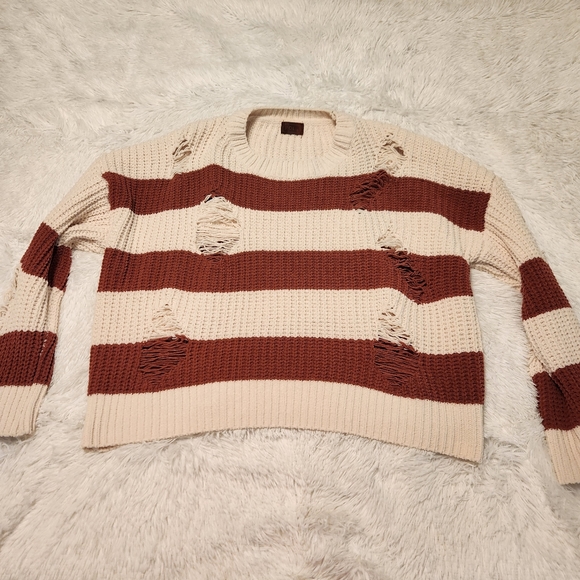 ✨️POL Cream and Mauve Distressed Chunky Oversized Sweater Size Small - Picture 3 of 11